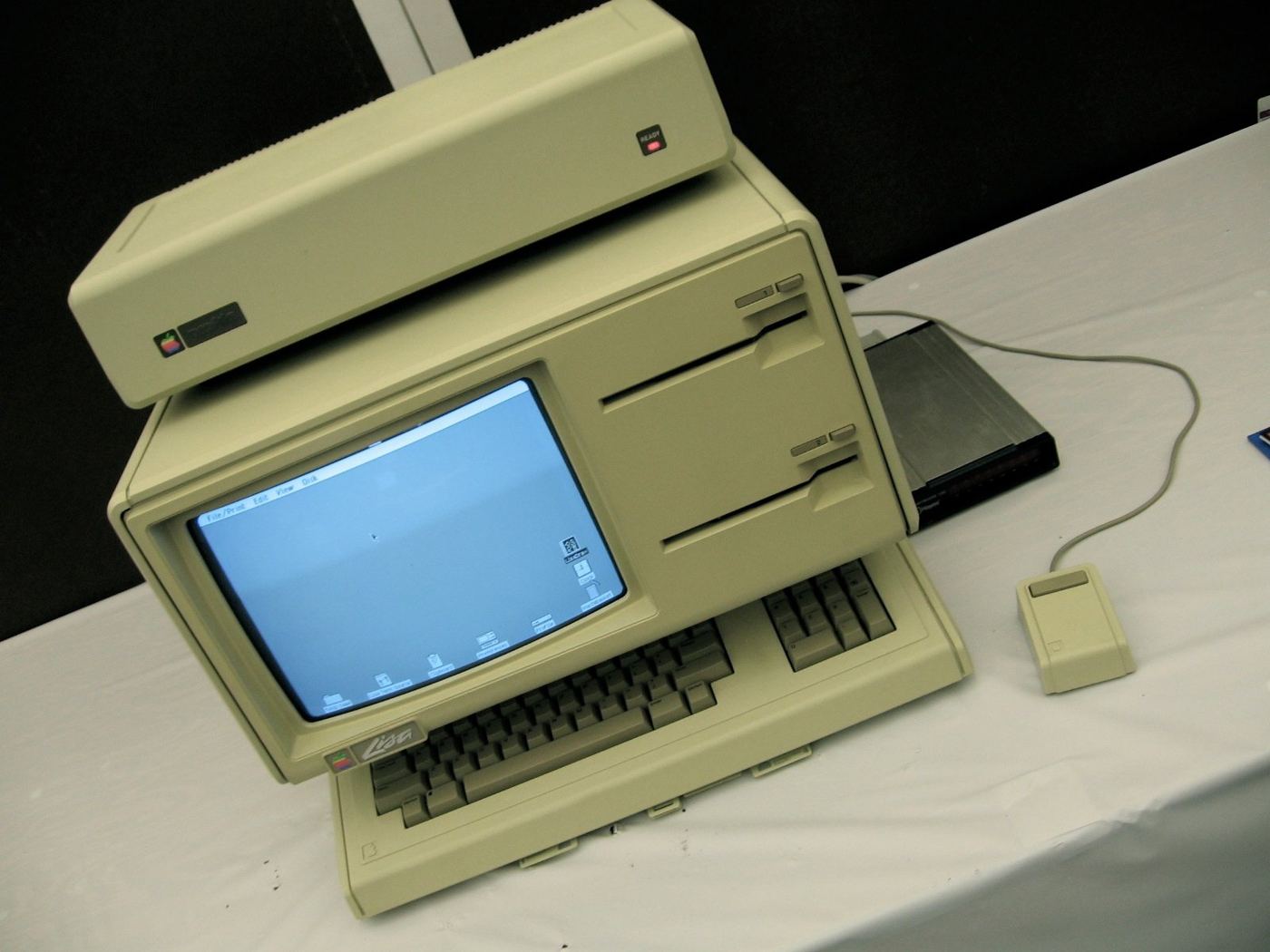 An Apple Lisa (1983), the kind of machine on which Graphisoft first showed its architectural software, now at 